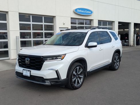 Used 2024 Honda Pilot Touring image 10