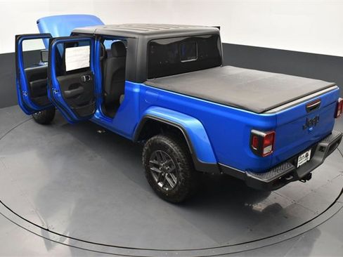 New 2025 Jeep Gladiator Sport image 27