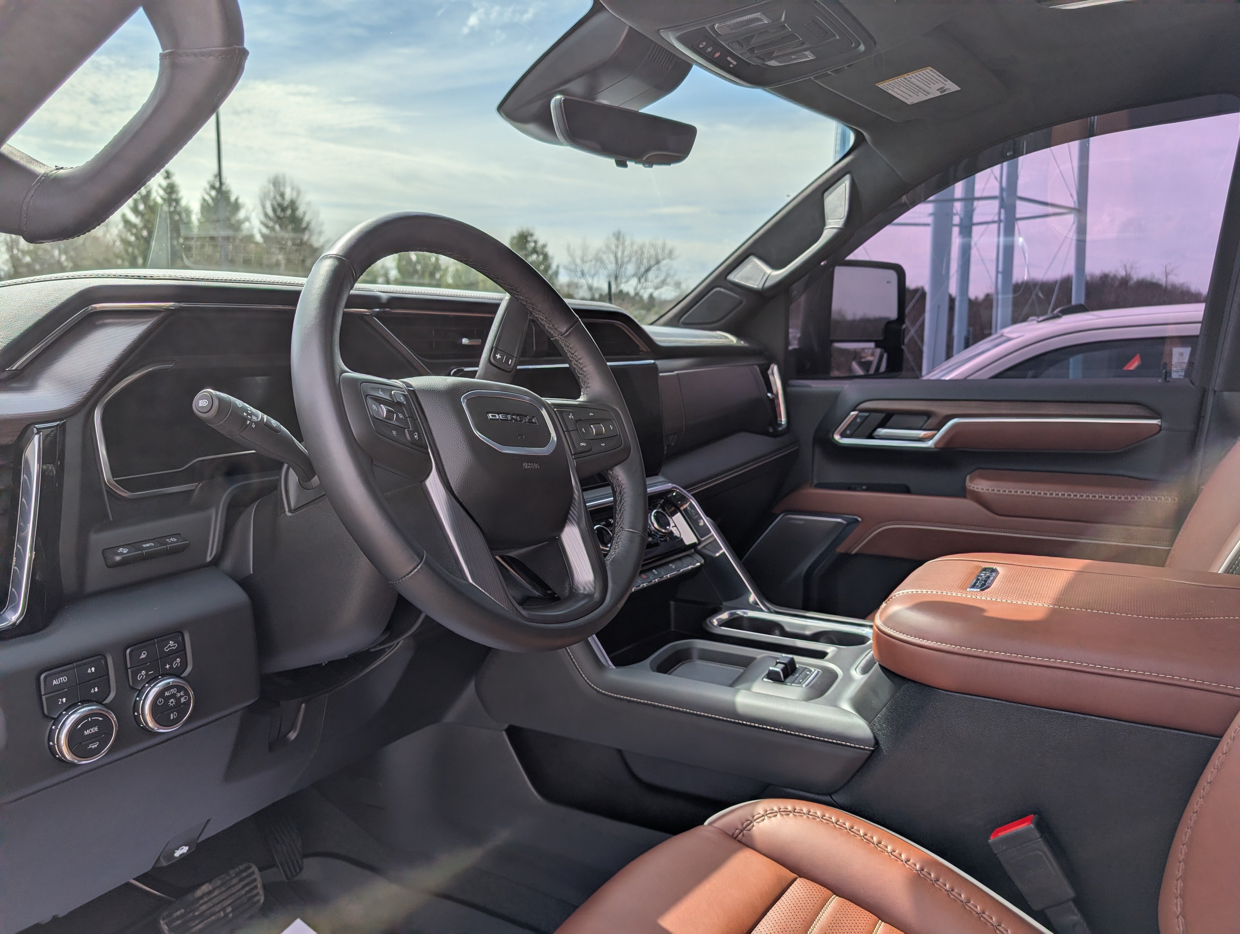 Used 2024 GMC Sierra 2500 Denali Ultimate AWD/4WD image 25