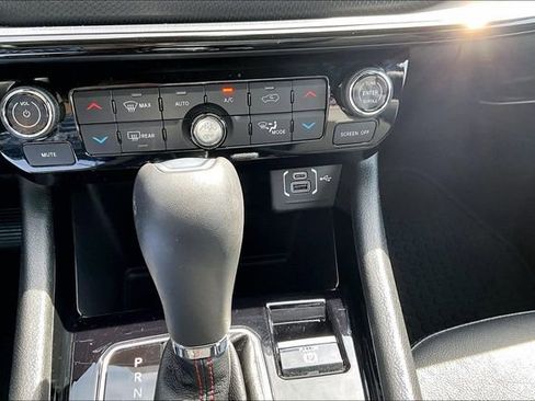 Used 2024 Jeep Compass Trailhawk w/ Trailhawk Convenience Group AWD/4WD image 16