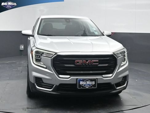 Used 2022 GMC Terrain SLE FWD image 2