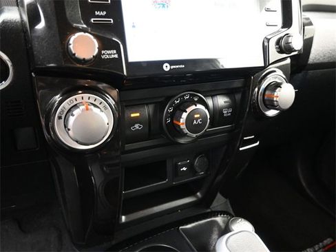 Used 2022 Toyota 4Runner TRD Off-Road image 9