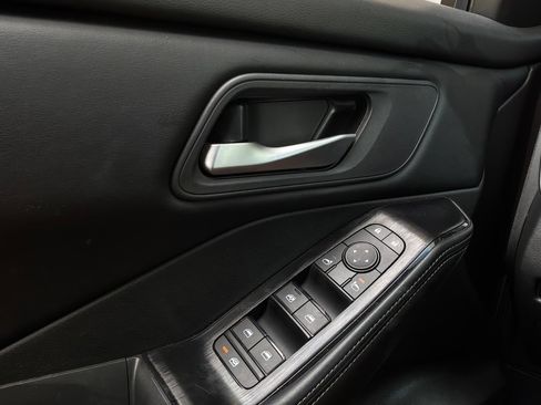 Used 2025 Nissan Rogue SV FWD image 20