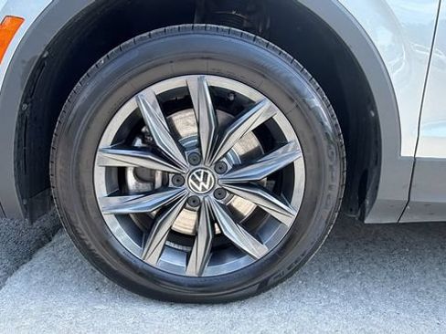 Used 2023 Volkswagen Tiguan SE w/ Panoramic Sunroof Package AWD/4WD image 9