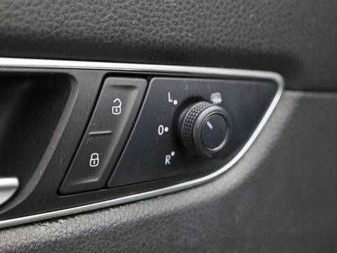 Used 2018 Volkswagen Passat 3.6 FWD image 16