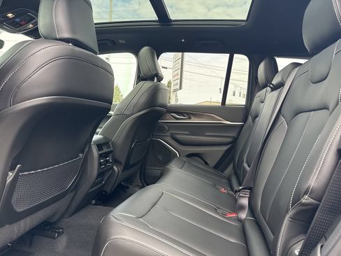 New 2026 Jeep Grand Cherokee Limited AWD/4WD image 18