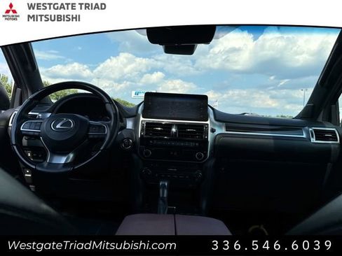 Used 2023 Lexus GX 460 Premium w/ Premium Package image 11