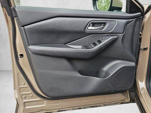 Used 2025 Nissan Rogue SV AWD/4WD image 10