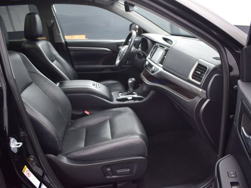 Used 2019 Toyota Highlander Limited Platinum AWD/4WD image 10