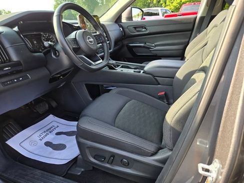 Used 2025 Nissan Pathfinder SV AWD/4WD image 10