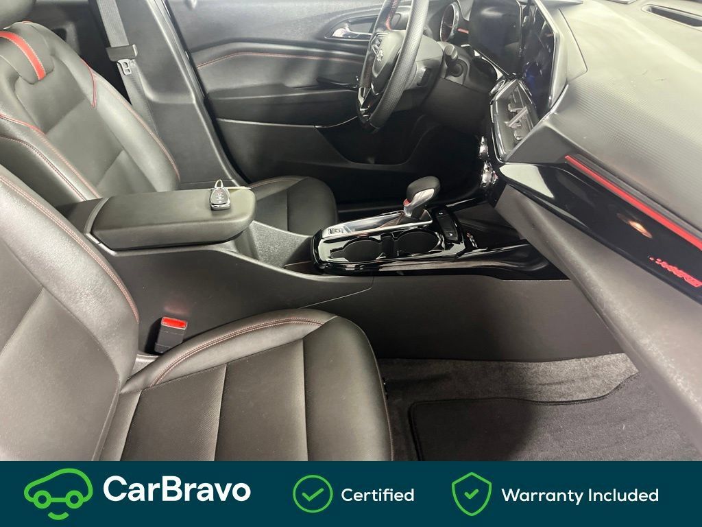 Used 2025 Chevrolet Trax RS w/ Sunroof Package FWD image 18