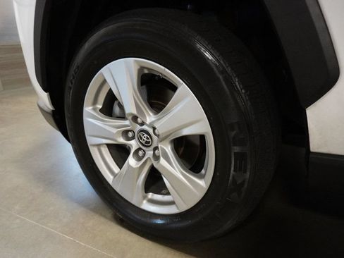 Used 2019 Toyota RAV4 LE w/ Carpet Mat Package AWD/4WD image 5