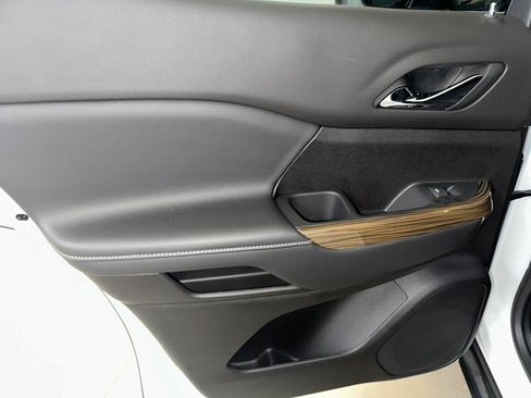 Certified 2023 GMC Acadia SLE w/ Driver Convenience Package image 17