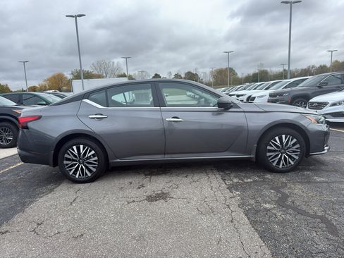 Certified 2024 Nissan Altima 2.5 SV image 4