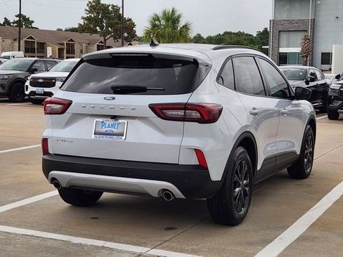 Used 2025 Ford Escape Active w/ Tech Pack #1 FWD image 7