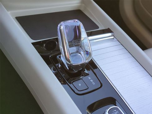 New 2026 Volvo XC60 B5 Ultra w/ Protection Package Premier image 13