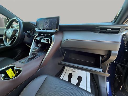 Used 2021 Toyota Venza Limited image 26