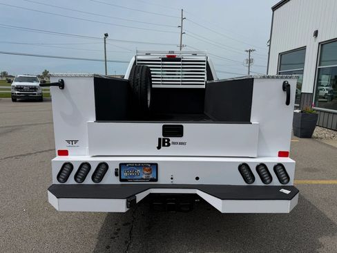 Used 2025 Ford F350 XLT AWD/4WD image 4