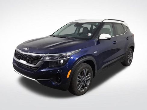 Certified 2023 Kia Seltos S w/ Navigation Package AWD/4WD image 2