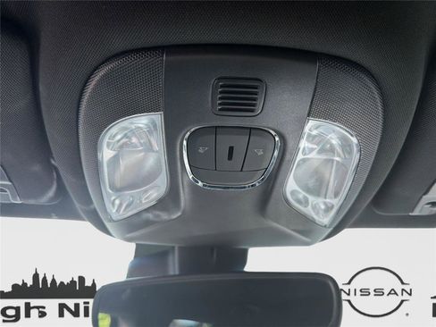 Used 2024 Jeep Compass Trailhawk AWD/4WD image 19