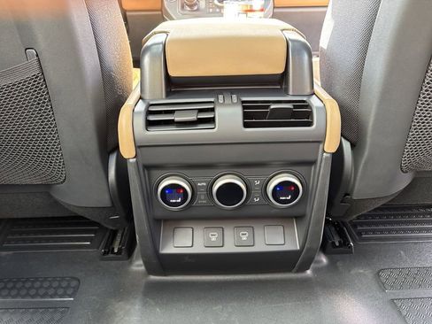 New 2025 Land Rover Defender 90 V8 image 18