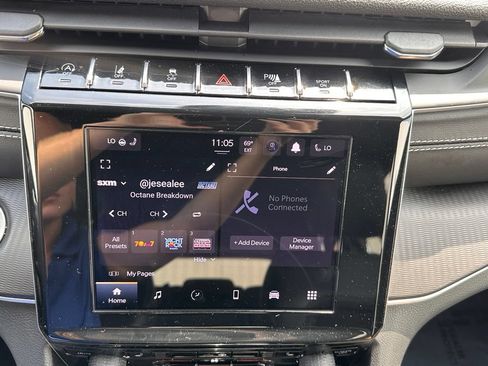 Used 2025 Jeep Grand Cherokee Altitude AWD/4WD image 46