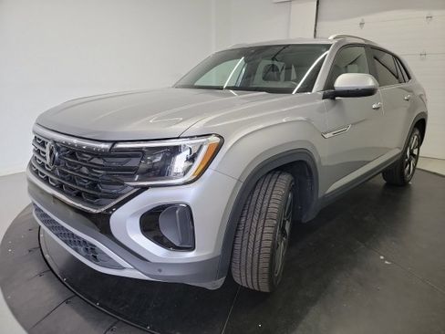 Used 2024 Volkswagen Atlas Cross Sport SE AWD/4WD image 3