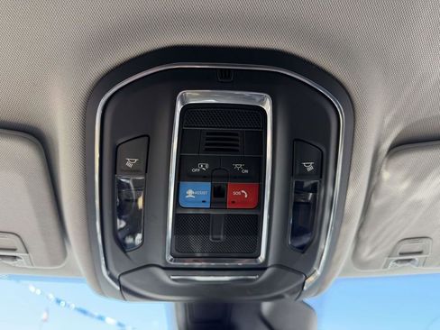 Used 2023 Jeep Grand Cherokee Laredo AWD/4WD image 37
