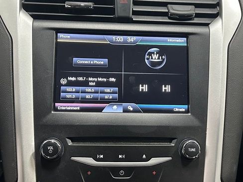 Used 2015 Ford Fusion SE image 16