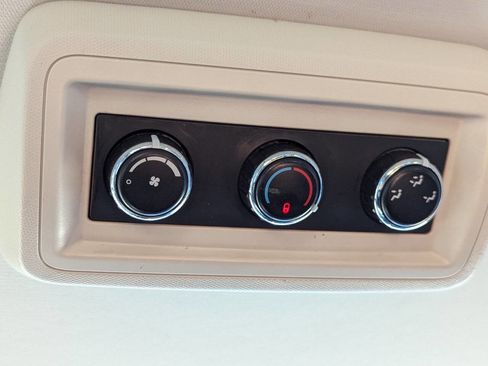 Used 2010 Dodge Grand Caravan SE image 24