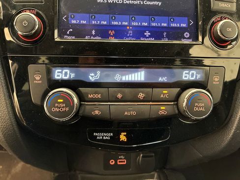 Used 2018 Nissan Rogue SV AWD/4WD image 19