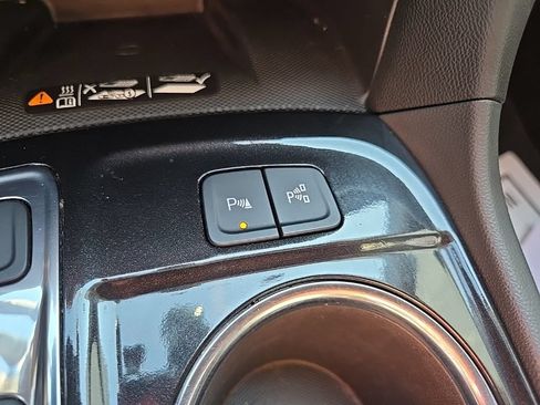 Used 2023 Chevrolet Equinox Premier AWD/4WD image 58