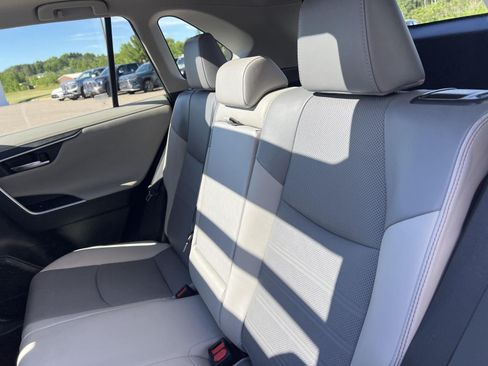 Used 2021 Toyota RAV4 Limited AWD/4WD image 18