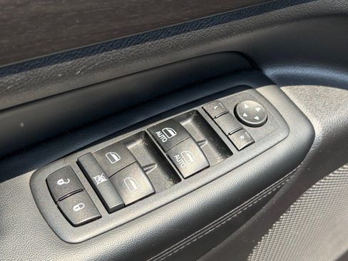 Used 2017 Jeep Grand Cherokee Laredo AWD/4WD image 16