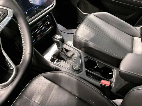 Used 2023 Volkswagen Tiguan SE w/ Panoramic Sunroof Package image 14