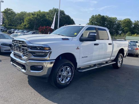 Used 2025 RAM 2500 Big Horn AWD/4WD image 3