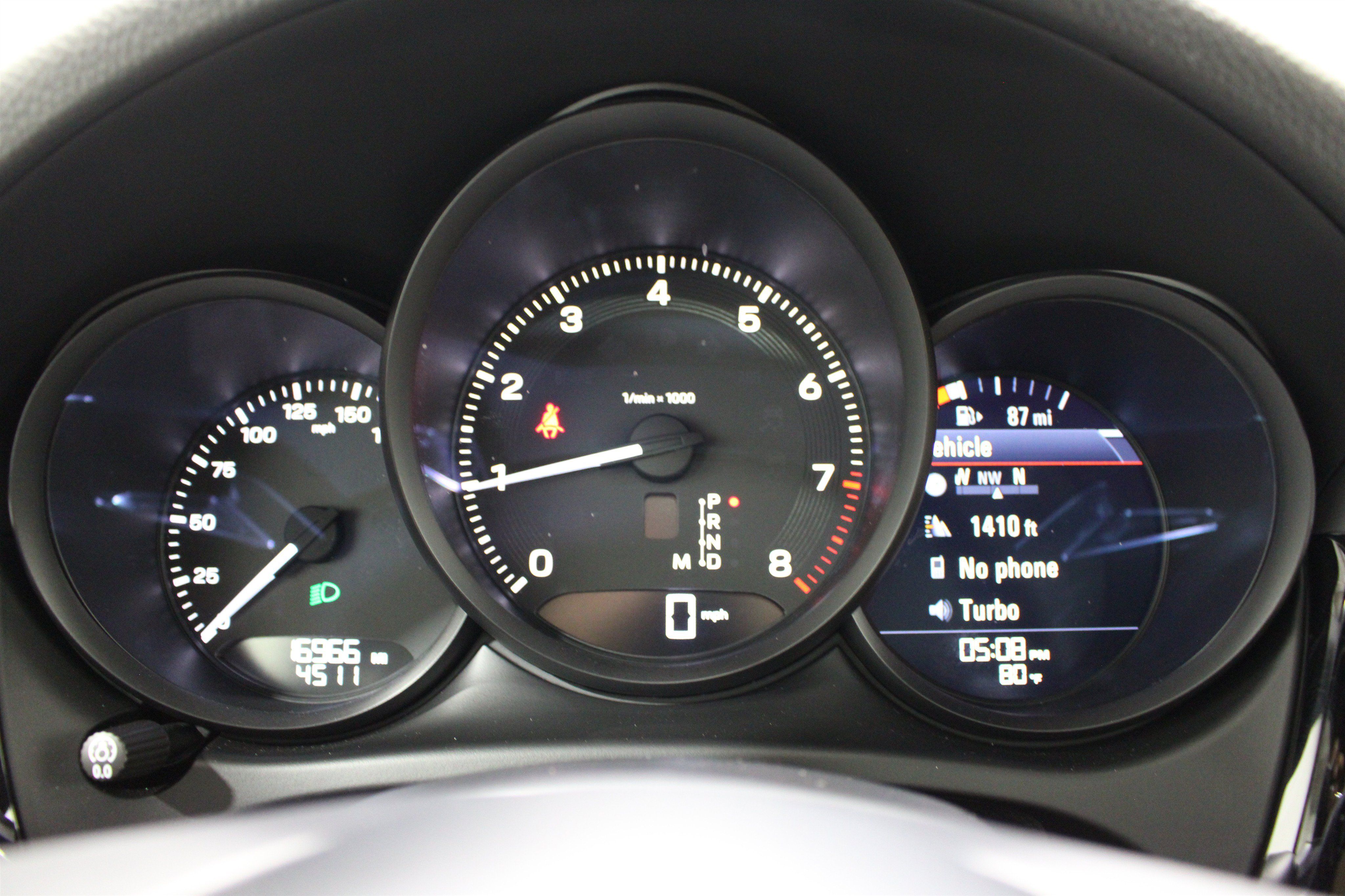 Used 2024 Porsche Macan AWD/4WD image 14