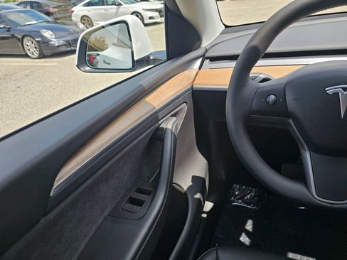 Used 2023 Tesla Model Y Long Range AWD/4WD image 13