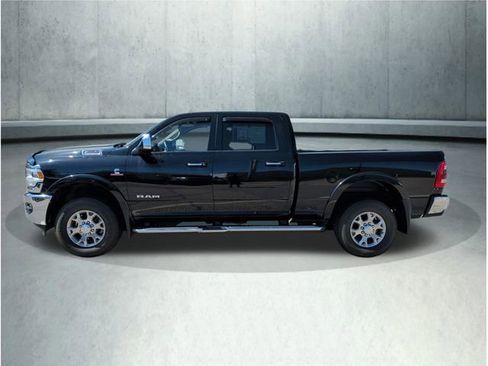 Used 2022 RAM 2500 Laramie AWD/4WD image 2