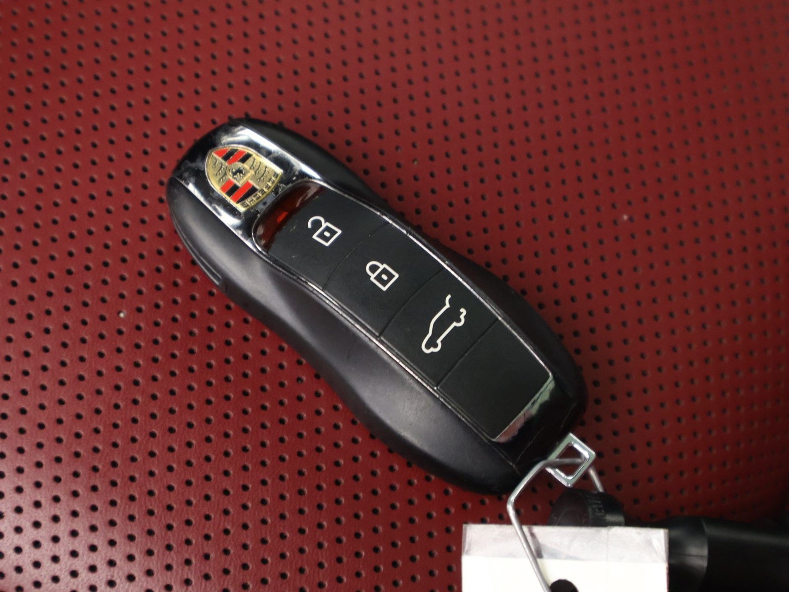 Certified 2023 Porsche Macan AWD/4WD image 34