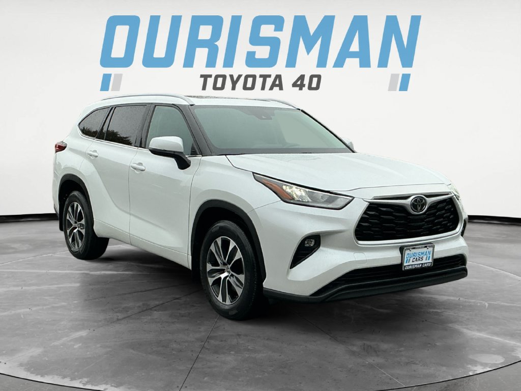Used 2022 Toyota Highlander XLE AWD/4WD image 1