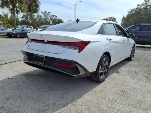 New 2025 Hyundai Elantra SEL image 7