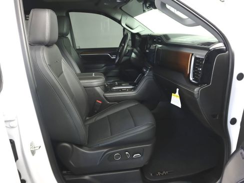 Used 2025 GMC Sierra 3500 Denali image 31