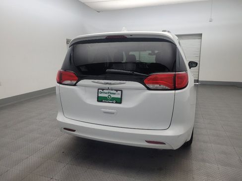Used 2020 Chrysler Voyager Lxi FWD image 7