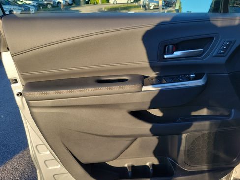 Used 2025 Toyota Sienna Limited image 13