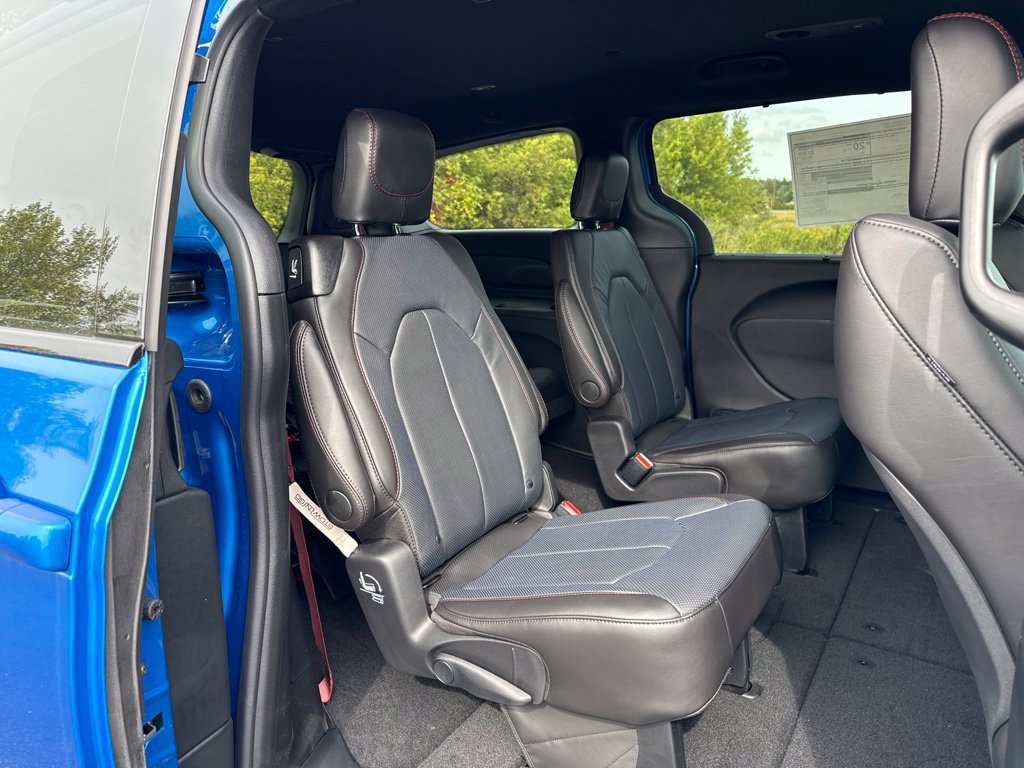 New 2027 Chrysler Pacifica Select AWD/4WD image 11