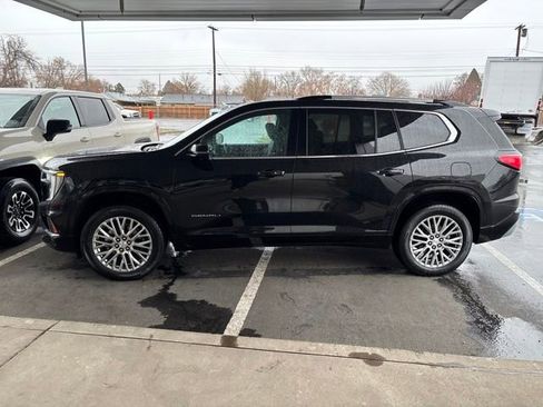 Used 2024 GMC Acadia Denali image 2