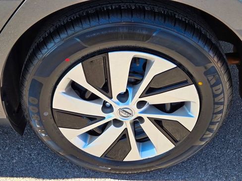 Used 2024 Nissan Altima 2.5 S image 11