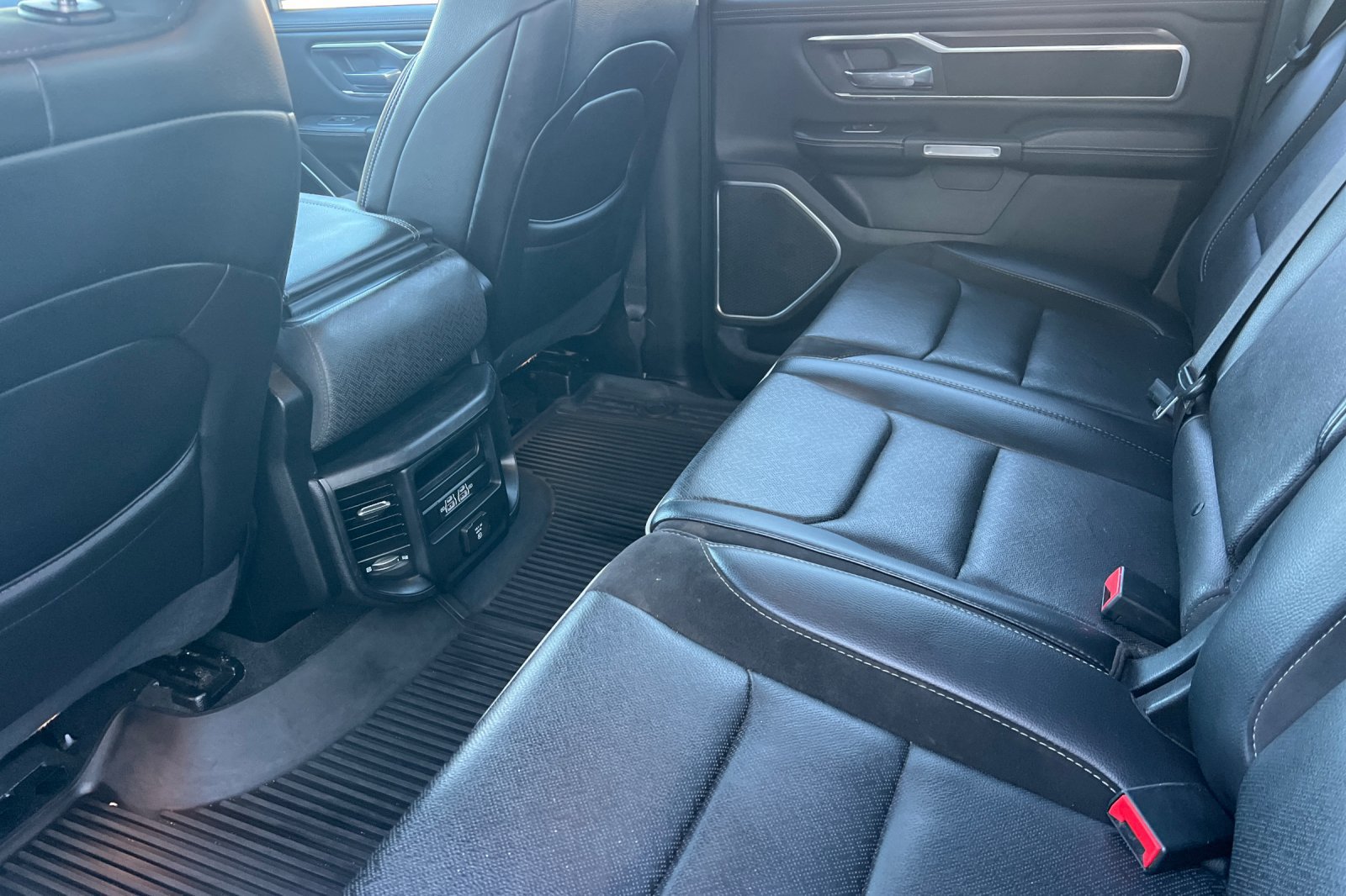 Used 2022 RAM 1500 Laramie AWD/4WD image 13