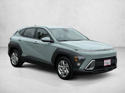 Certified 2025 Hyundai Kona SE FWD image 3